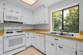 Photo #5: OC24129117 Listing 