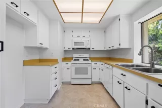 Photo #6: OC24129117 Listing 