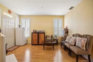 Photo #5: OC24129163 Listing 