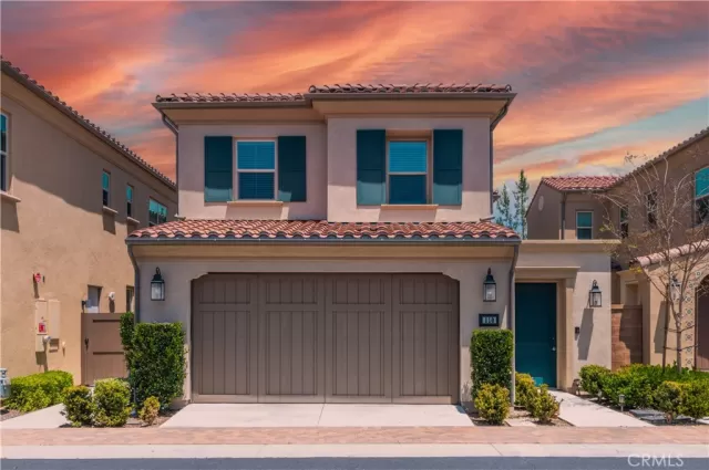 MLS: OC24129575 Condo For Sale