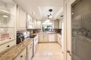 Photo #3: OC24129712 Listing