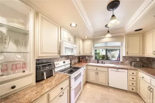 Photo #4: OC24129712 Listing