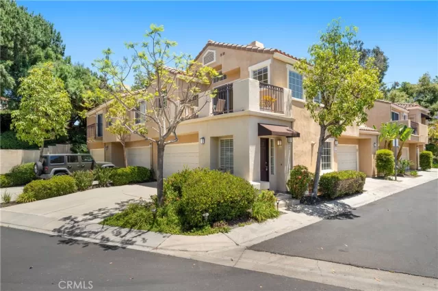 MLS: OC24129727 Condo For Sale