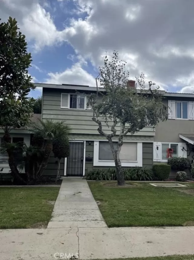 MLS: OC24129974 Condo For Sale