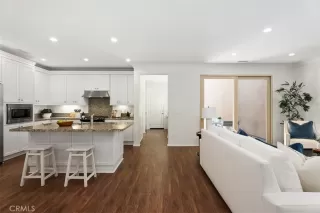 Photo #4: OC24130032 Listing 