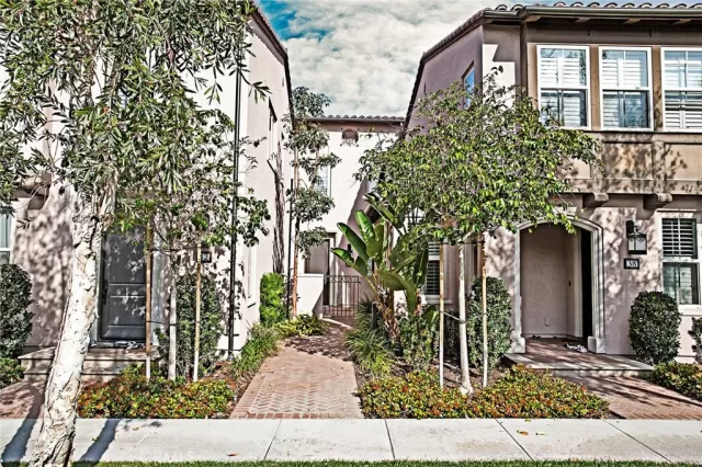 MLS: OC24131637 Condo For Sale