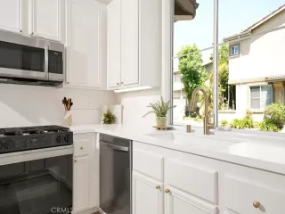 Photo #6: OC24131739 Listing