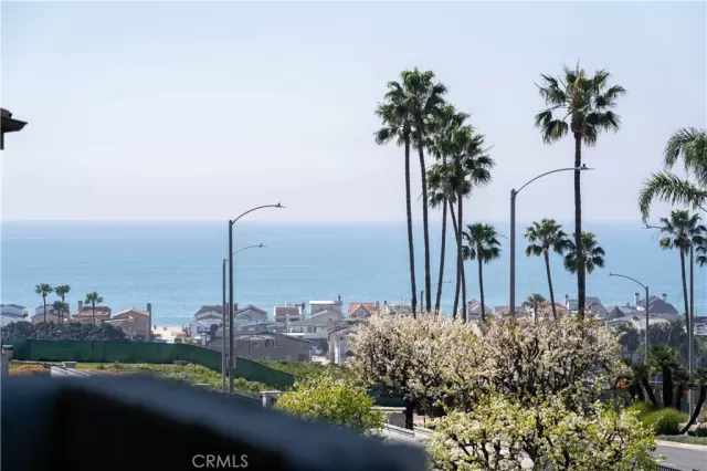 MLS: OC24131928 Condo For Sale