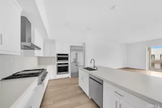 Photo #2: OC24132128 Listing 