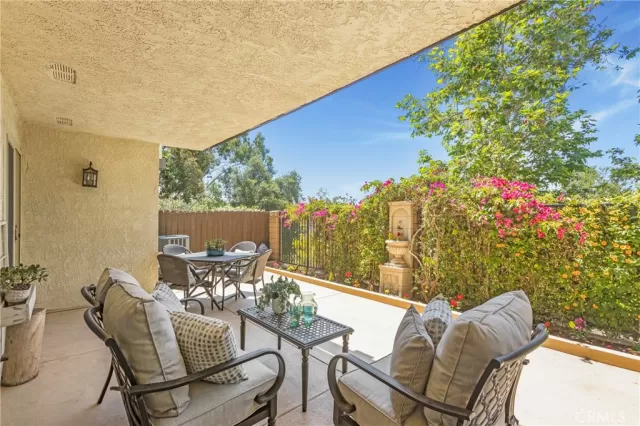 MLS: OC24132131 Condo For Sale