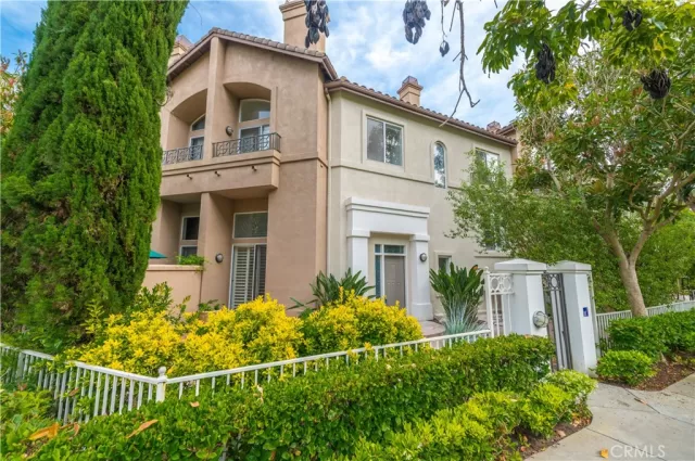 MLS: OC24132305 Condo For Sale