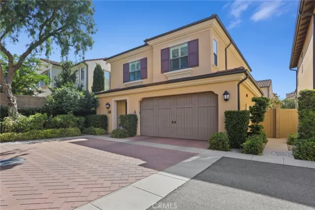 MLS: OC24132583 Condo For Sale