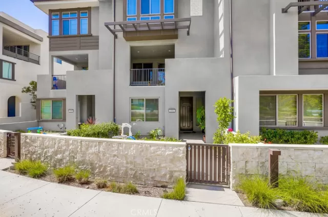 MLS: OC24132605 Condo For Sale