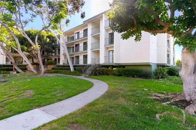 MLS: OC24132762 Condo For Sale