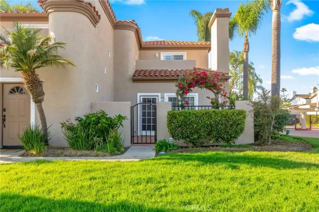 MLS: OC24132985 Condo For Sale