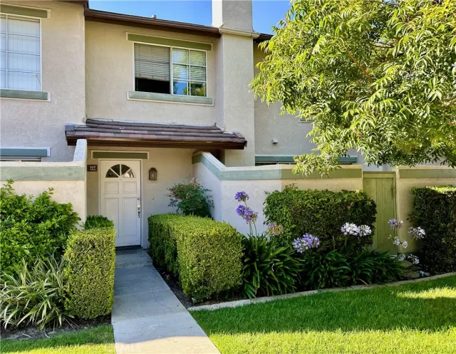 MLS: OC24133608 Condo For Sale