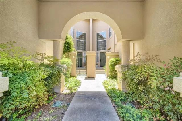 MLS: OC24133653 Condo For Sale