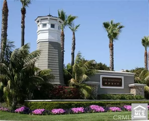 MLS: OC24133901 Condo For Sale