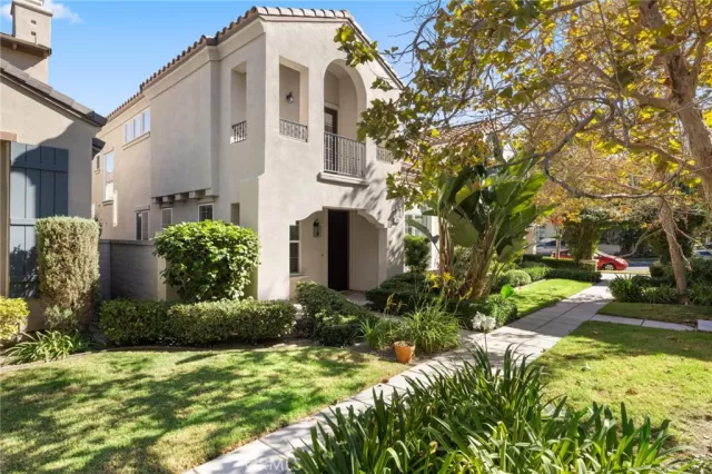 MLS: OC24134129 Condo For Sale