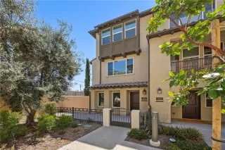 More Details about MLS # OC24135482 : 686 S DISTRICT WAY