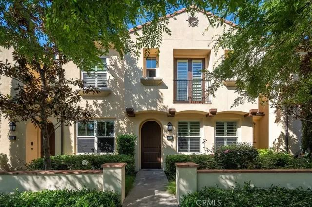 MLS: OC24135487 Condo For Sale