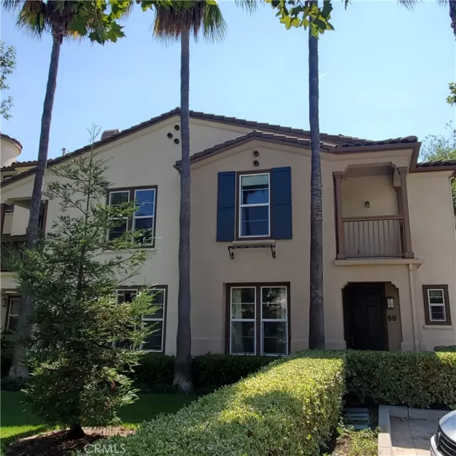 MLS: OC24135661 Condo For Sale