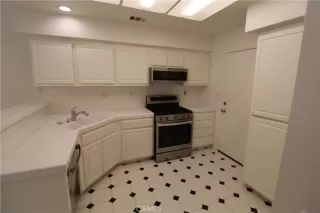 Photo #2: OC24135720 Listing