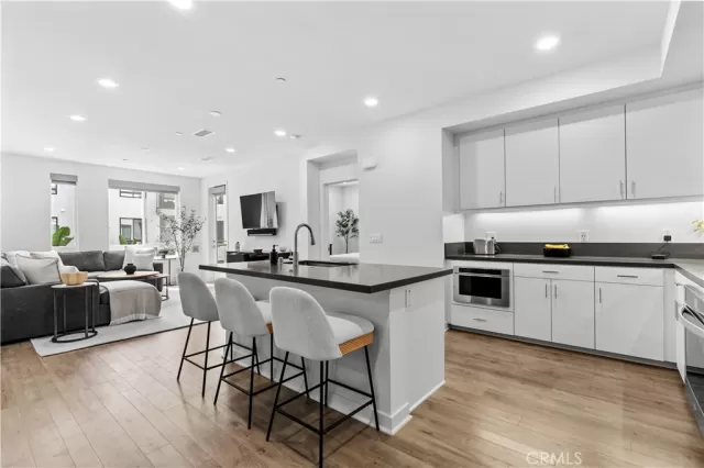 MLS: OC24135823 Condo For Sale