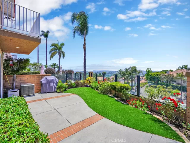 MLS: OC24136408 Condo For Sale