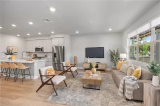 Photo #4: OC24136806 Listing 