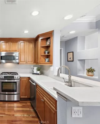 Photo #3: OC24136942 Listing