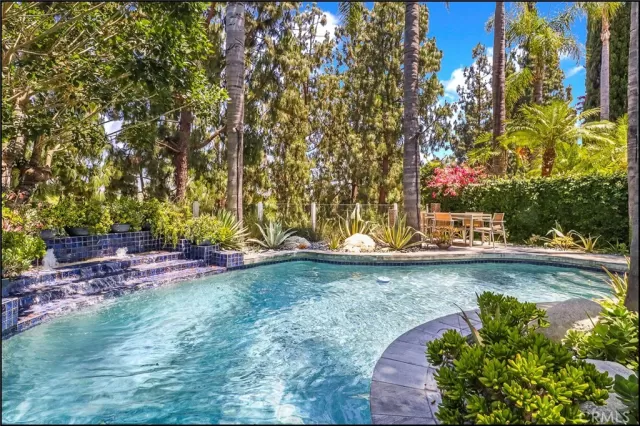 MLS: OC24136976 Condo For Sale