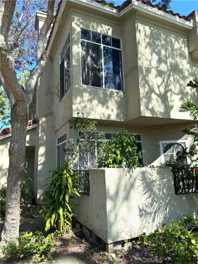 MLS: OC24137022 Condo For Sale