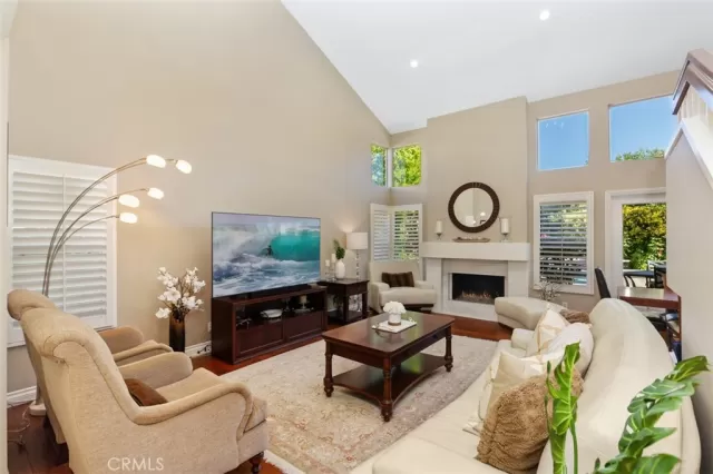 MLS: OC24137176 Condo For Sale