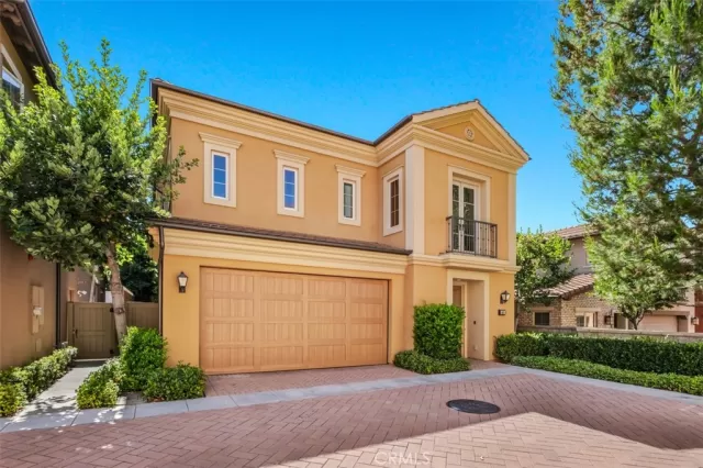 MLS: OC24137218 Condo For Sale