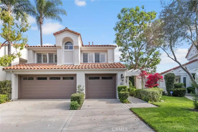 MLS: OC24137929 Condo For Sale