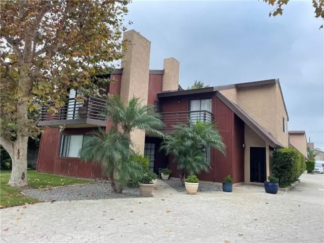 MLS: OC24138160 Condo For Sale