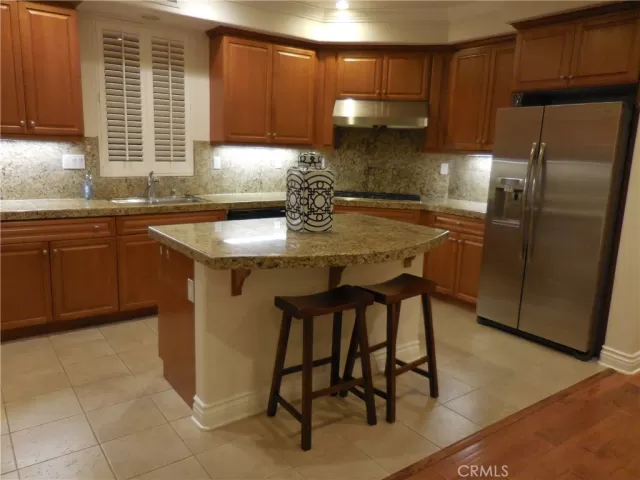 MLS: OC24138192 Condo For Sale