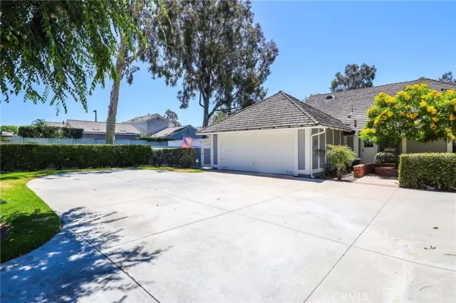 MLS: OC24138615 Condo For Sale