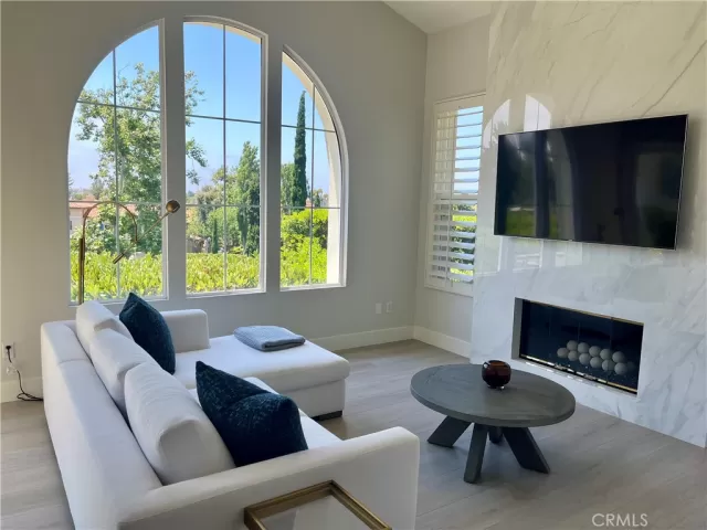 MLS: OC24138704 Condo For Sale