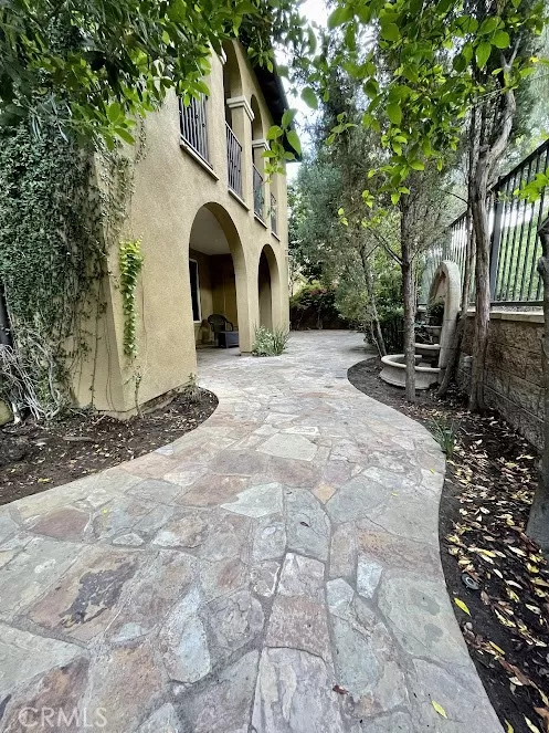 MLS: OC24139373 Condo For Sale