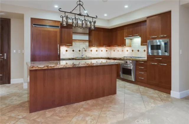 MLS: OC24139876 Condo For Sale