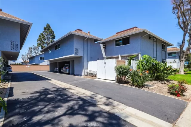 MLS: OC24139987 Condo For Sale