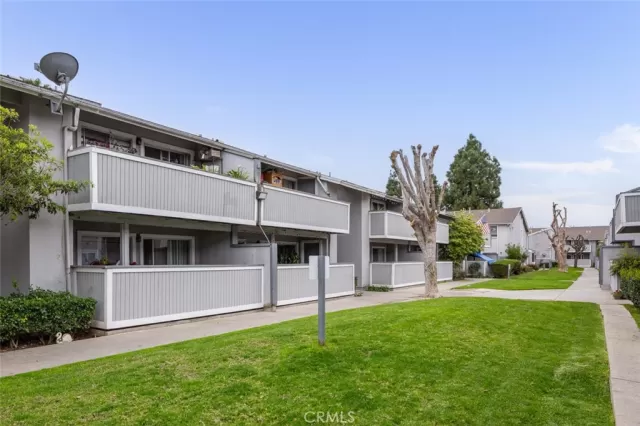 MLS: OC24139994 Condo For Sale