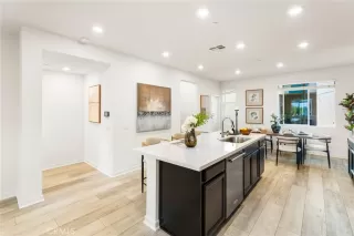 Photo #4: OC24140329 Listing 