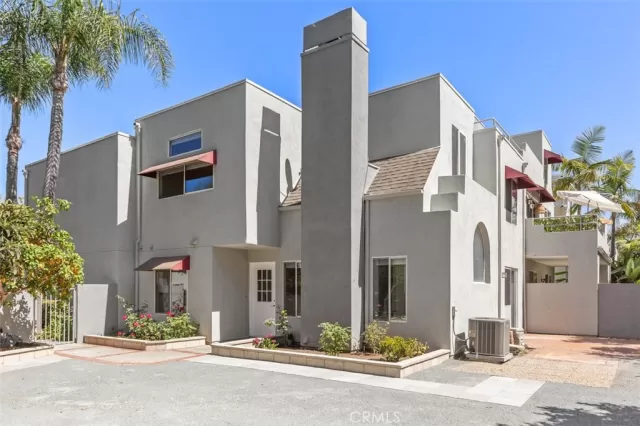 MLS: OC24140463 Condo For Sale