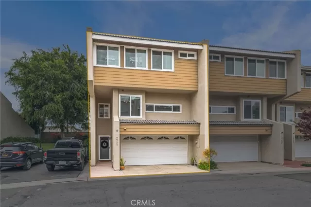 MLS: OC24140884 Condo For Sale