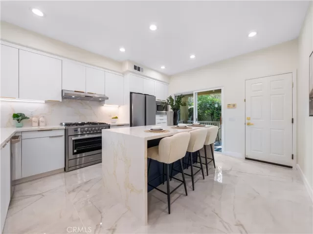 MLS: OC24140920 Condo For Sale