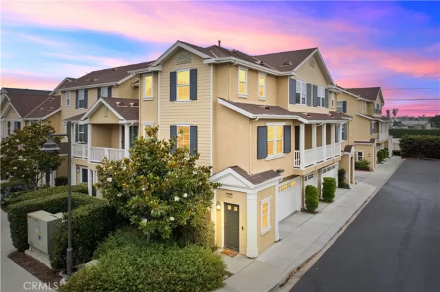 MLS: OC24141083 Condo For Sale