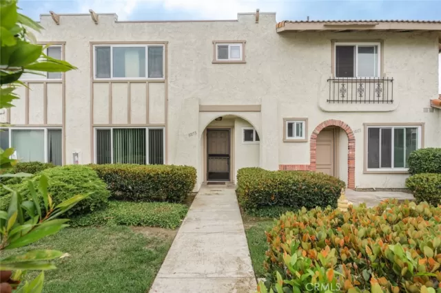 MLS: OC24141373 Condo For Sale